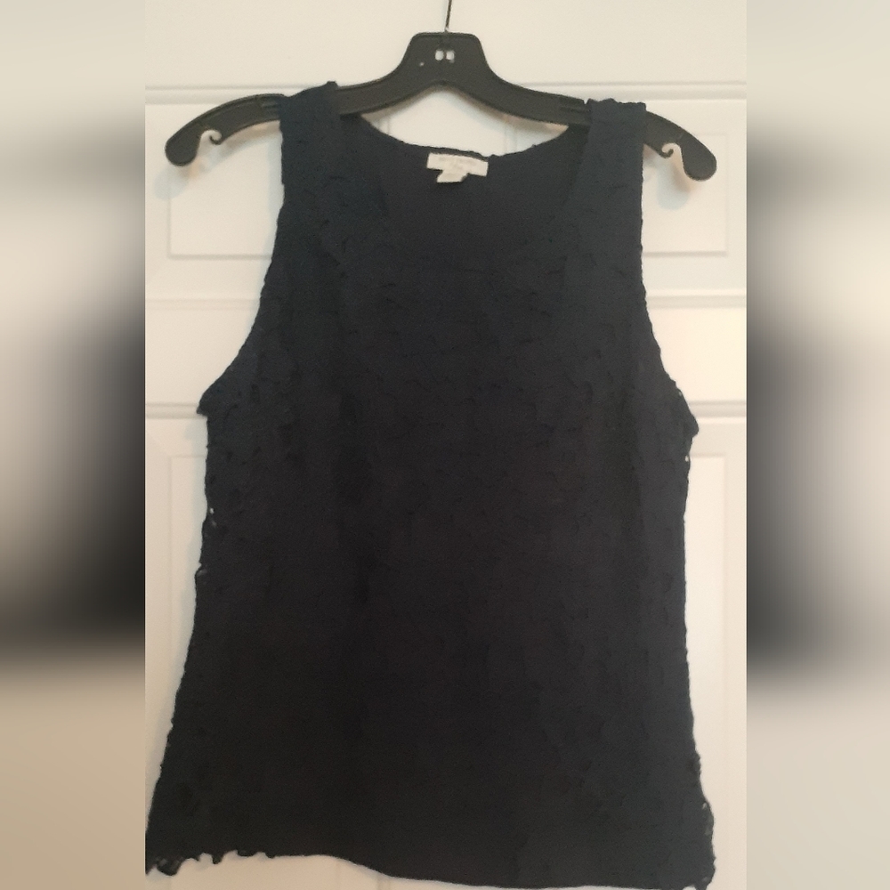 Saint tropez with a silk liner and flower pattern navy blue. Size medium.
